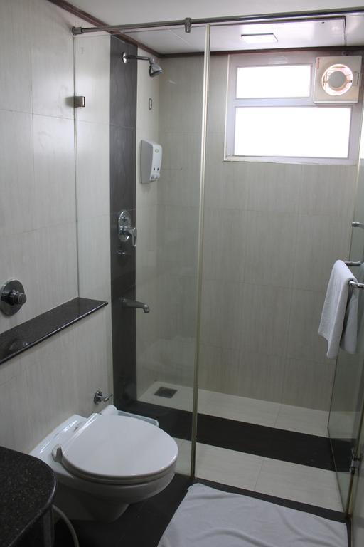 The Lotus Apartment Hotel, Venkatraman Street Csennai Kültér fotó