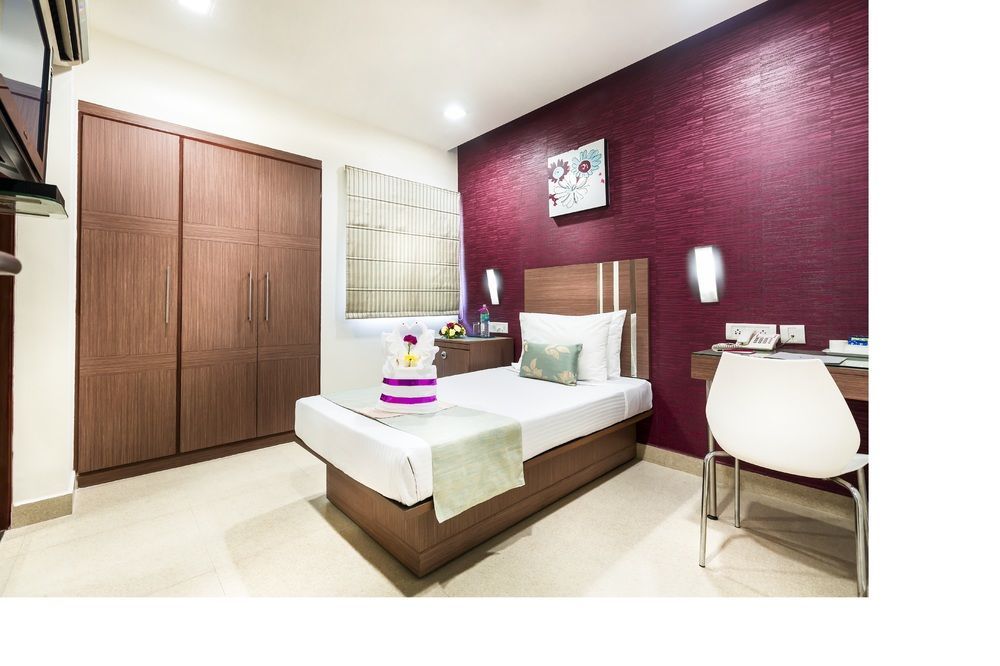 The Lotus Apartment Hotel, Venkatraman Street Csennai Kültér fotó