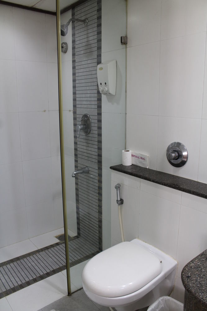 The Lotus Apartment Hotel, Venkatraman Street Csennai Kültér fotó
