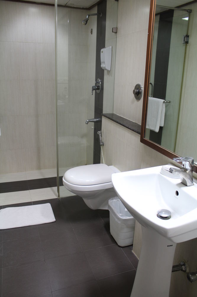 The Lotus Apartment Hotel, Venkatraman Street Csennai Kültér fotó